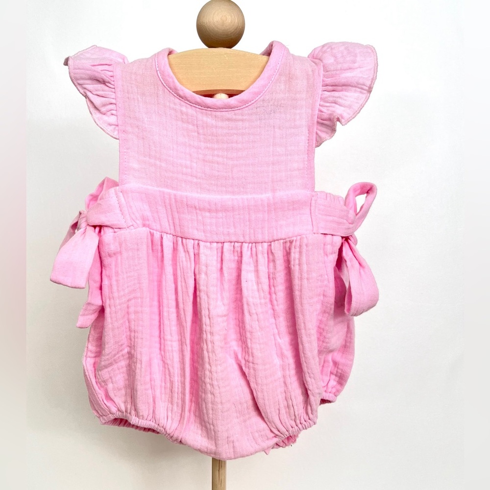 NWOT Sweet Pink Side Bow Muslin Baby Romper Bubble